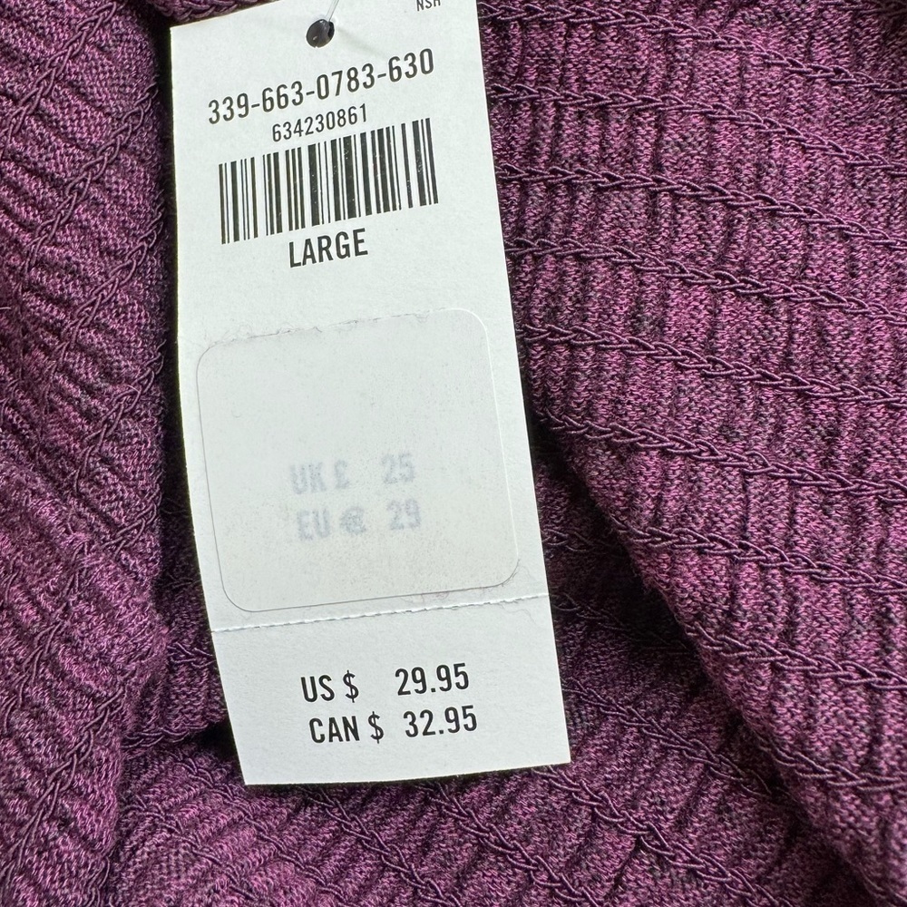 Hollister size large long sleeve size Large of shoulder - Picture 5 of 7